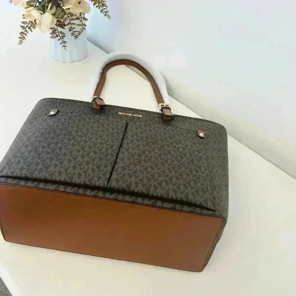 Michael Kors Jet Set Travel Tote Double Pocket Brown Signature MK - Picture 6 of 10